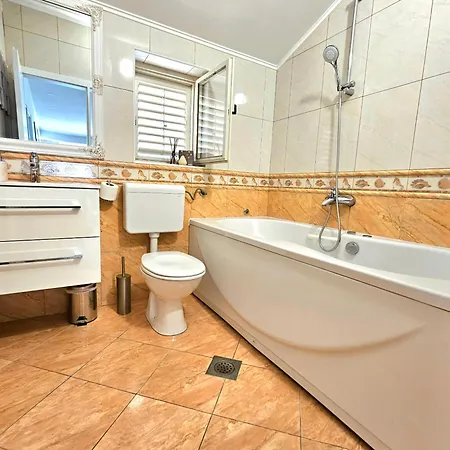 Premeru A6 Apartment Makarska